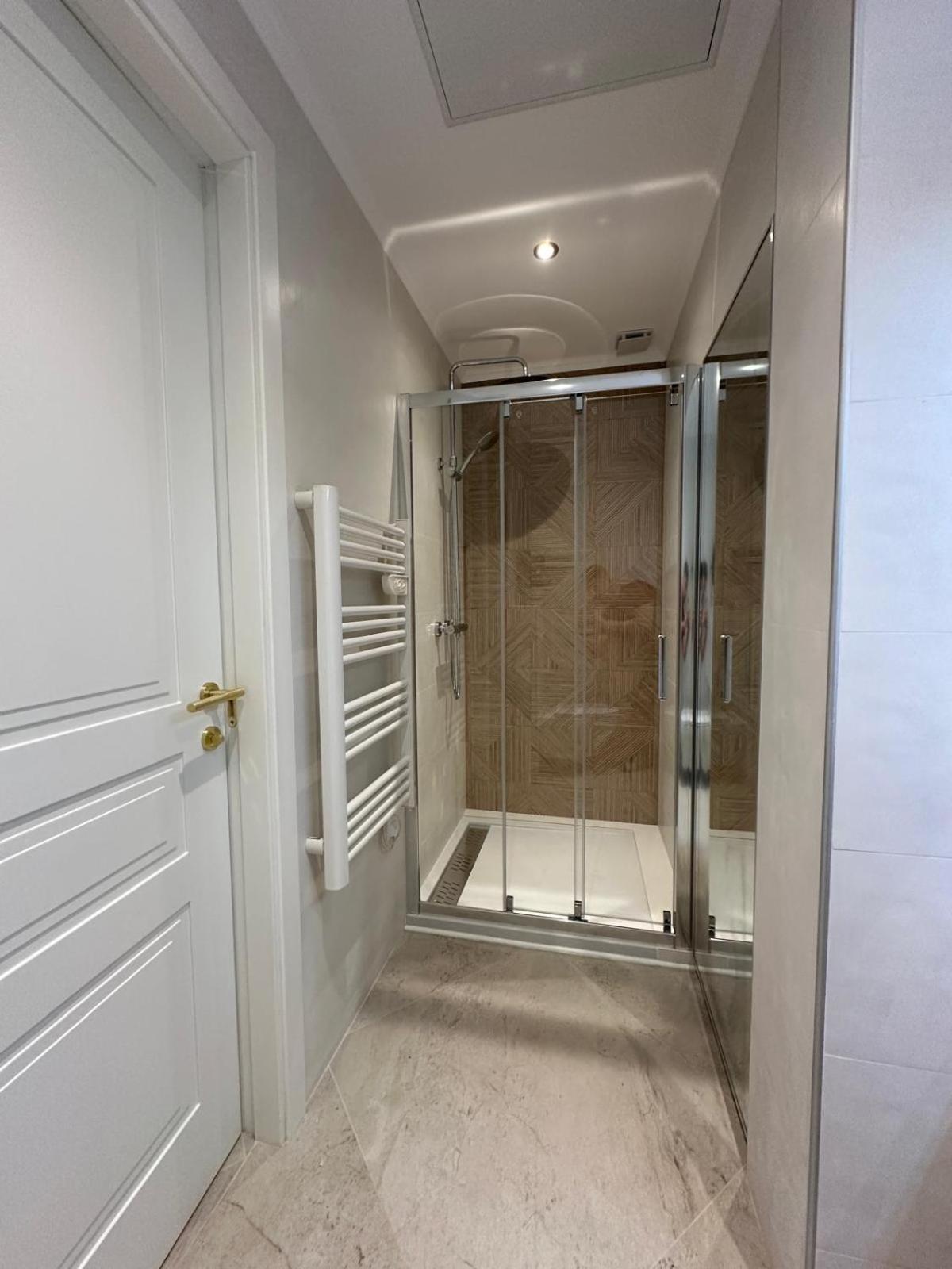 ניס Extraordinaire Grand Studio Au Centre 6 Minutes A Pied De La Plage Et L'Hotel Negresco מראה חיצוני תמונה