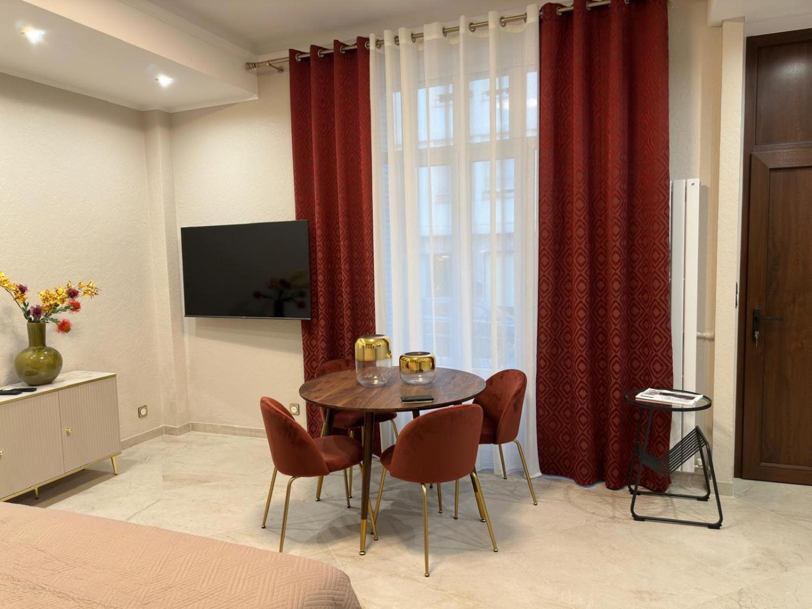 ניס Extraordinaire Grand Studio Au Centre 6 Minutes A Pied De La Plage Et L'Hotel Negresco מראה חיצוני תמונה