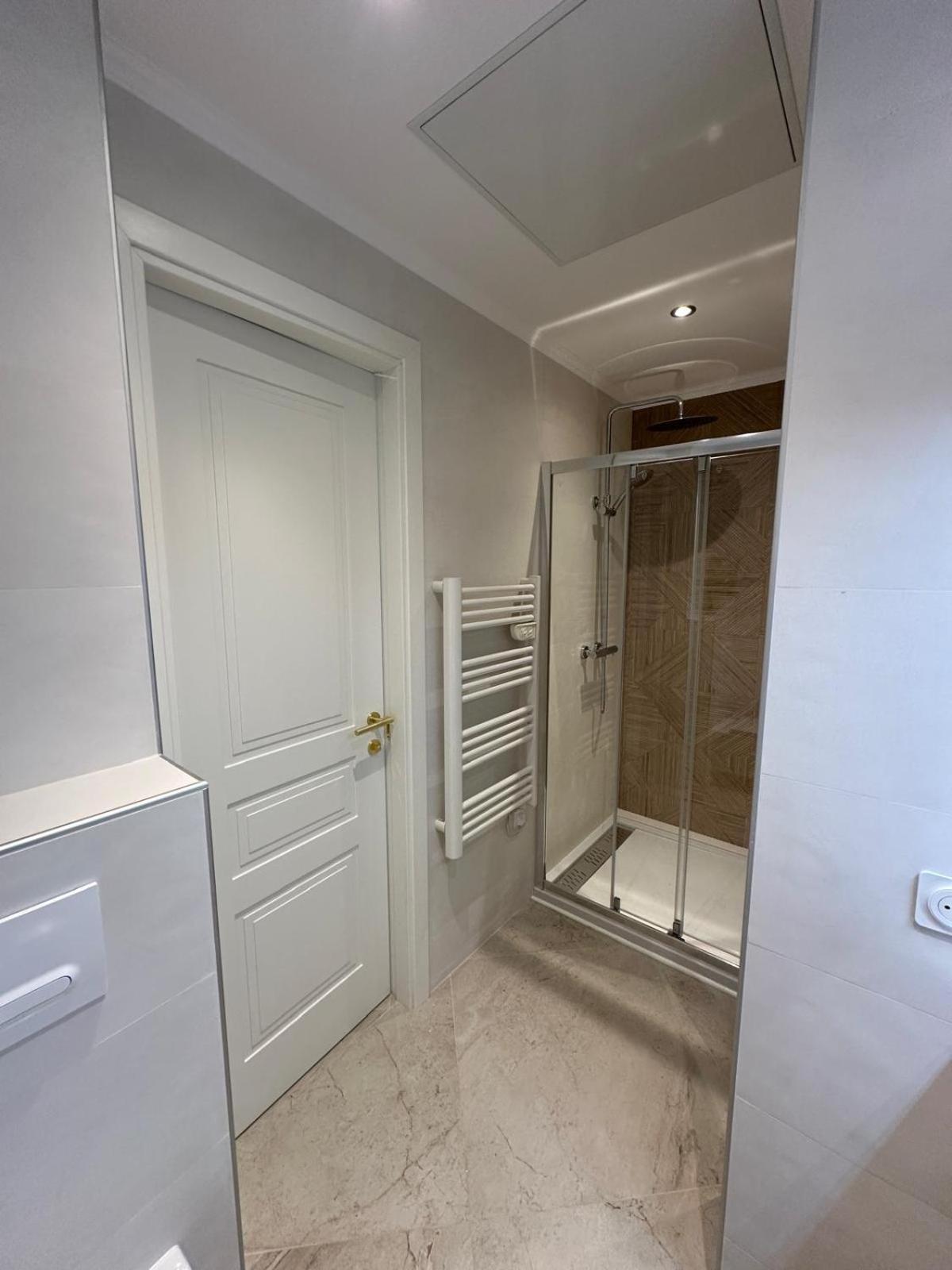 ניס Extraordinaire Grand Studio Au Centre 6 Minutes A Pied De La Plage Et L'Hotel Negresco מראה חיצוני תמונה